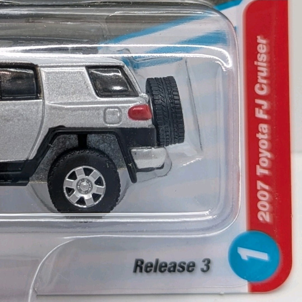 Johnny Lightning 2007 Toyota FJ Cruiser 1:64 Release 3A Titanium Silver3