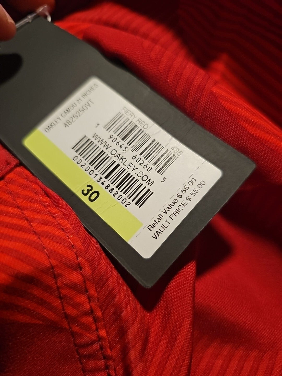 NWT Oakley Camou 21 Inch Boardshort Sz 30 Firery Red1