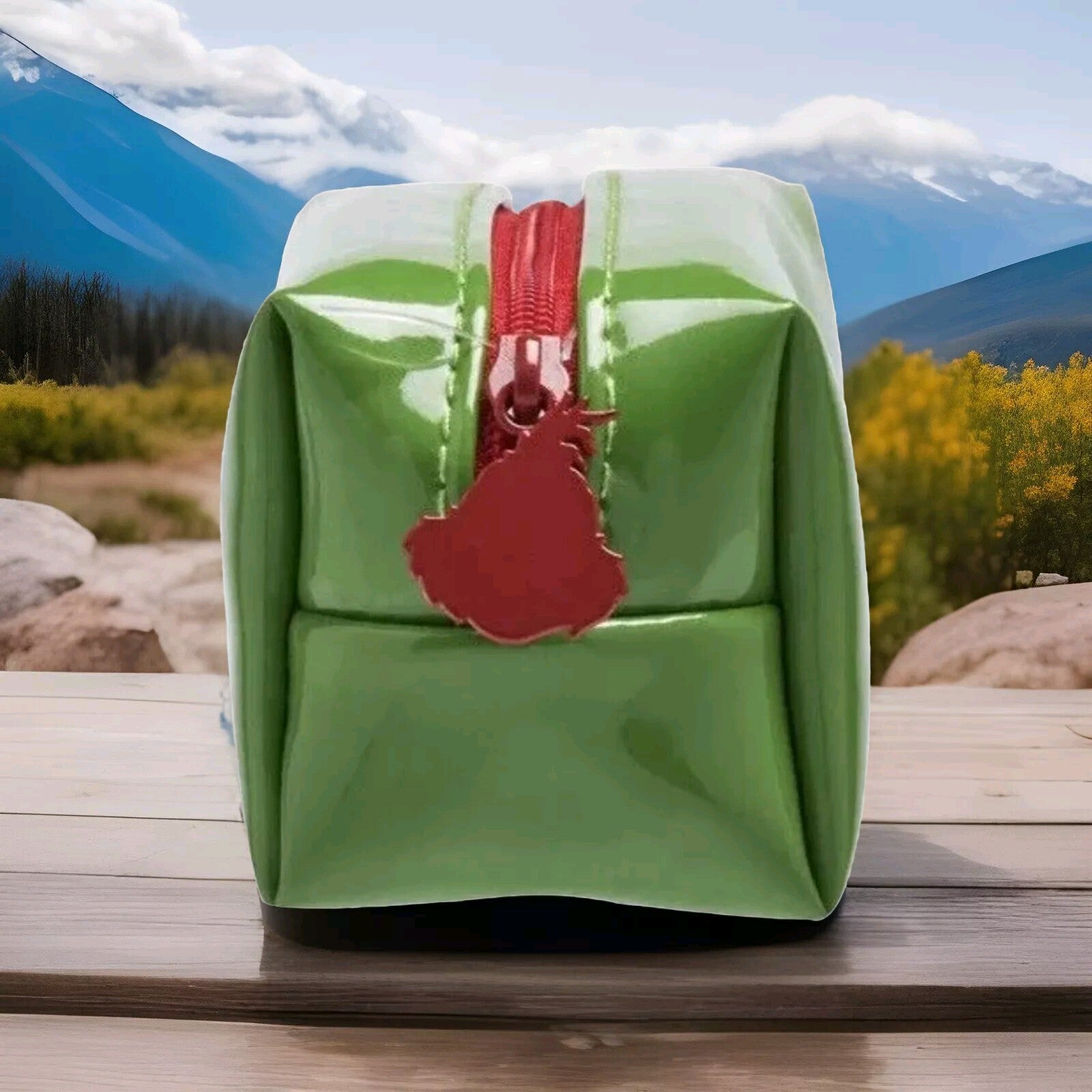 The Grinch x Makeup Revolution Cosmetics Mini Cosmetic Bag New1