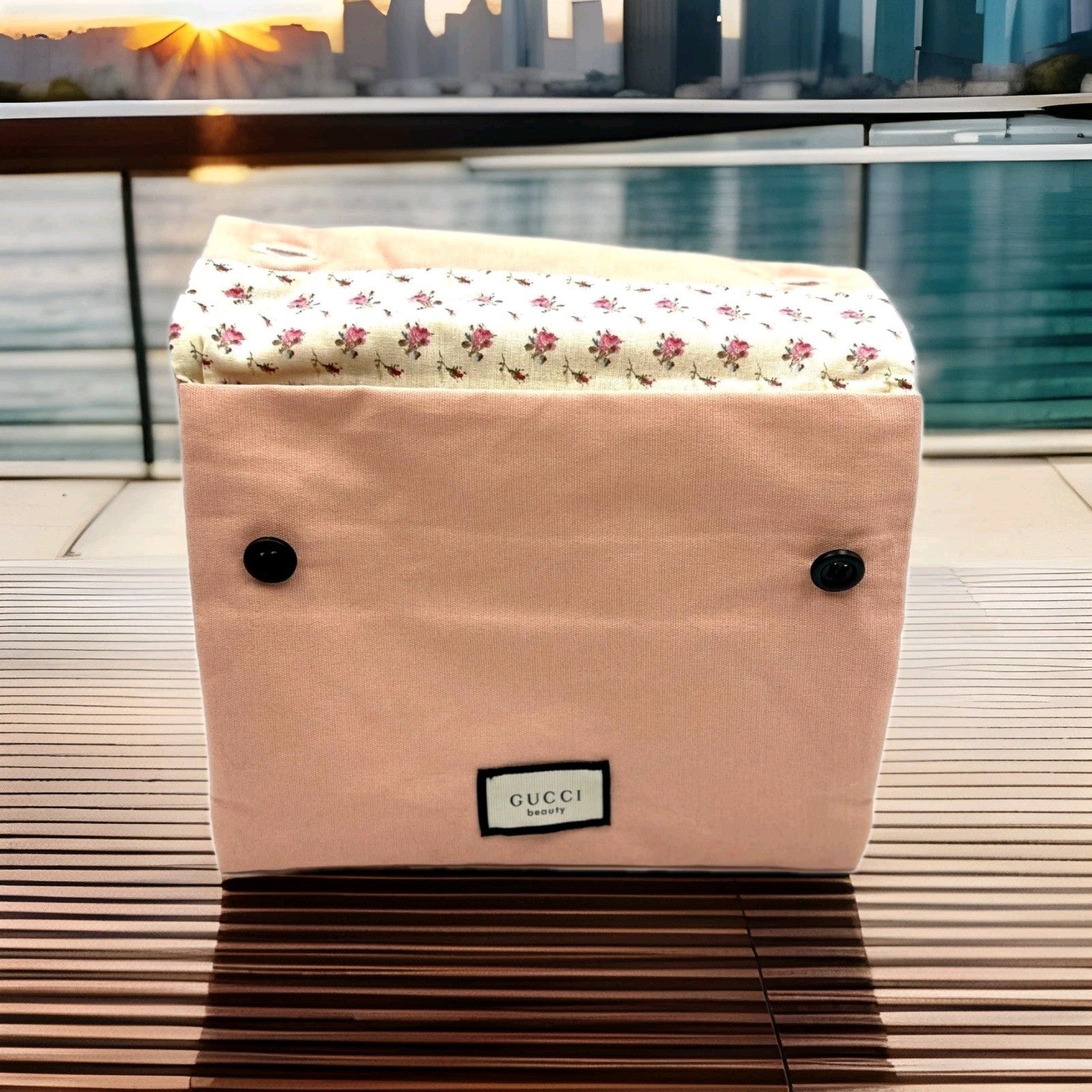 GUCCI BEAUTY PINK POUCH WITH FLORAL INTERIOR -BRAND NEW IN ORIG. PACKAGING (GWP)1