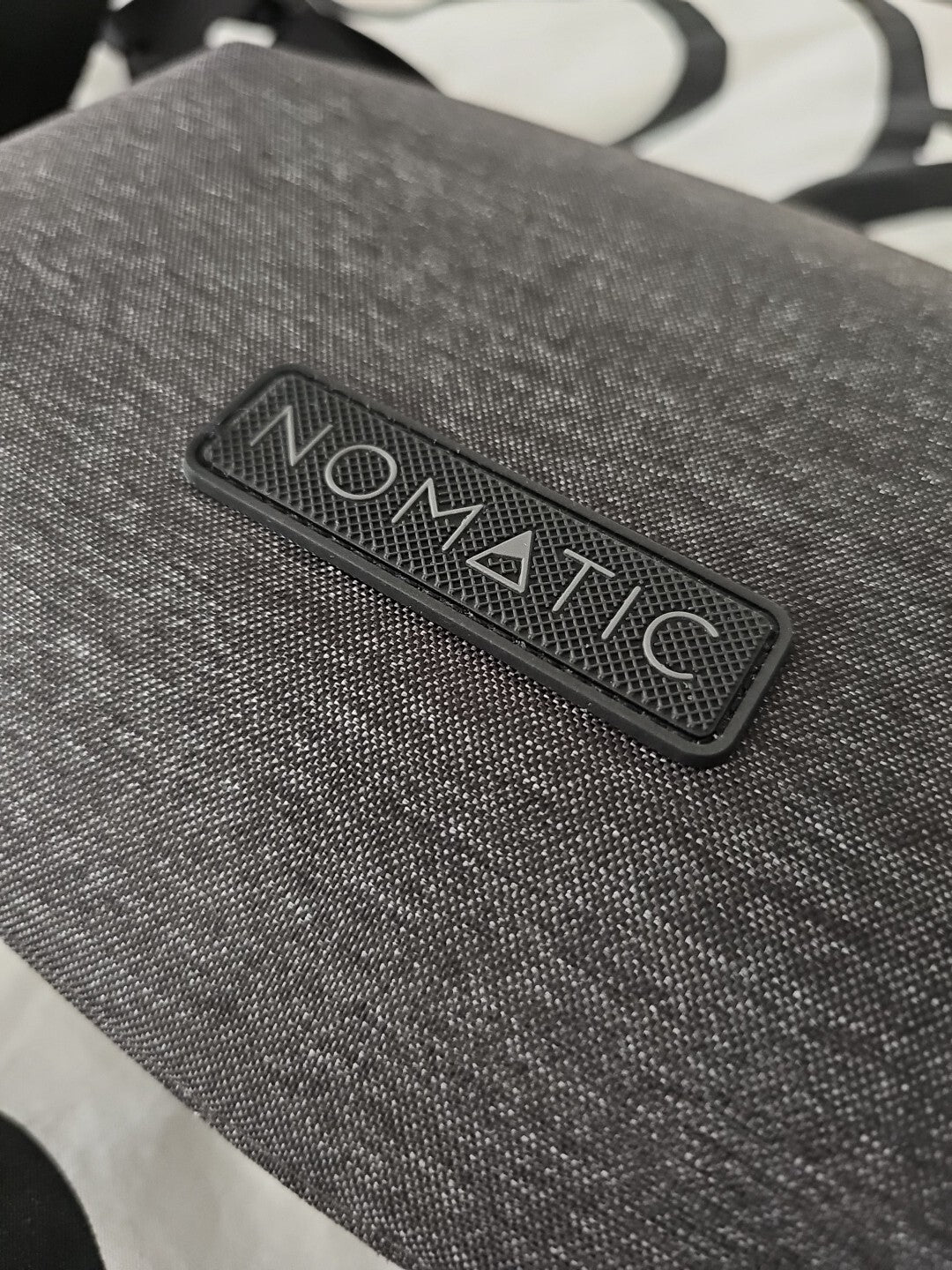 NWT Nomatic Navigator Lite 1L Sling Bag  Travel Organizer Minimalist Fanny Pac1