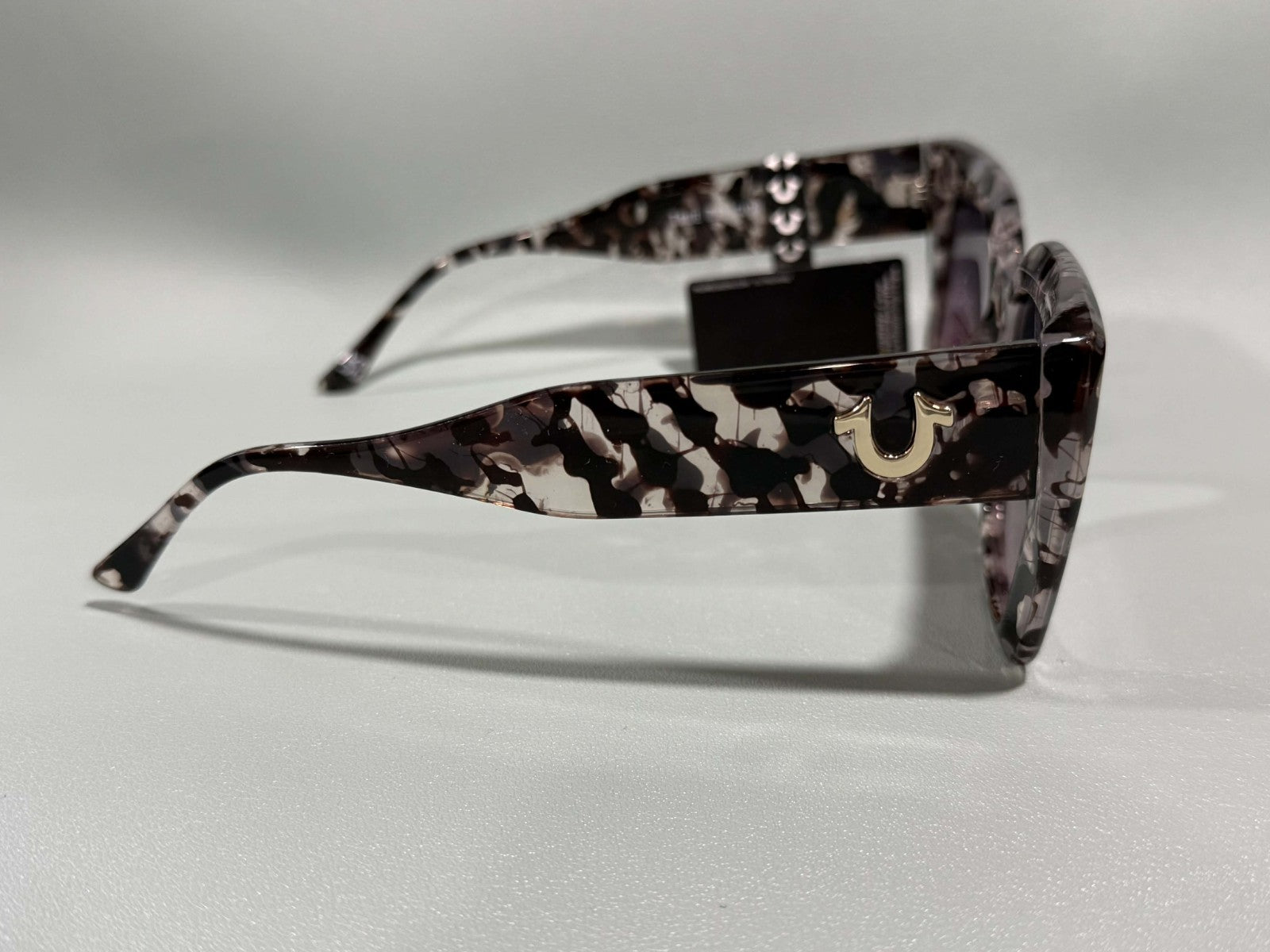 New Original TRUE RELIGION Square Sunglasses Frosted Black / Clear TR563953