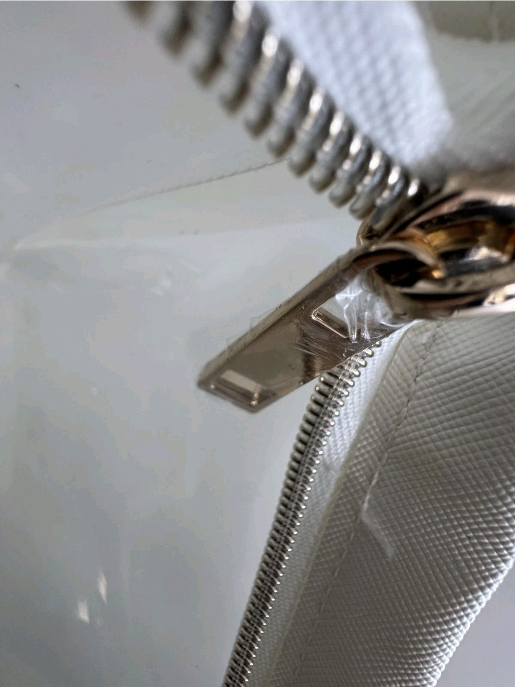 Neiman Marcus Clear PVC White Tote Bag With Zipper And Inner Pouch NEW8