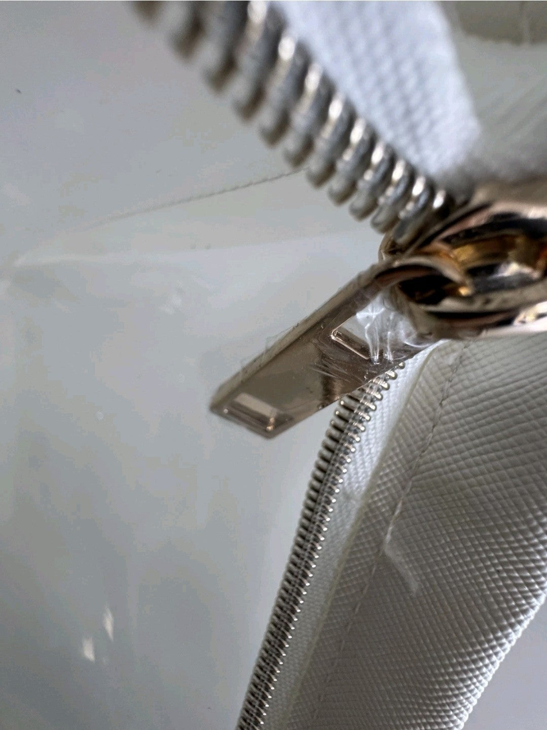 Neiman Marcus Clear PVC White Tote Bag With Zipper And Inner Pouch NEW8