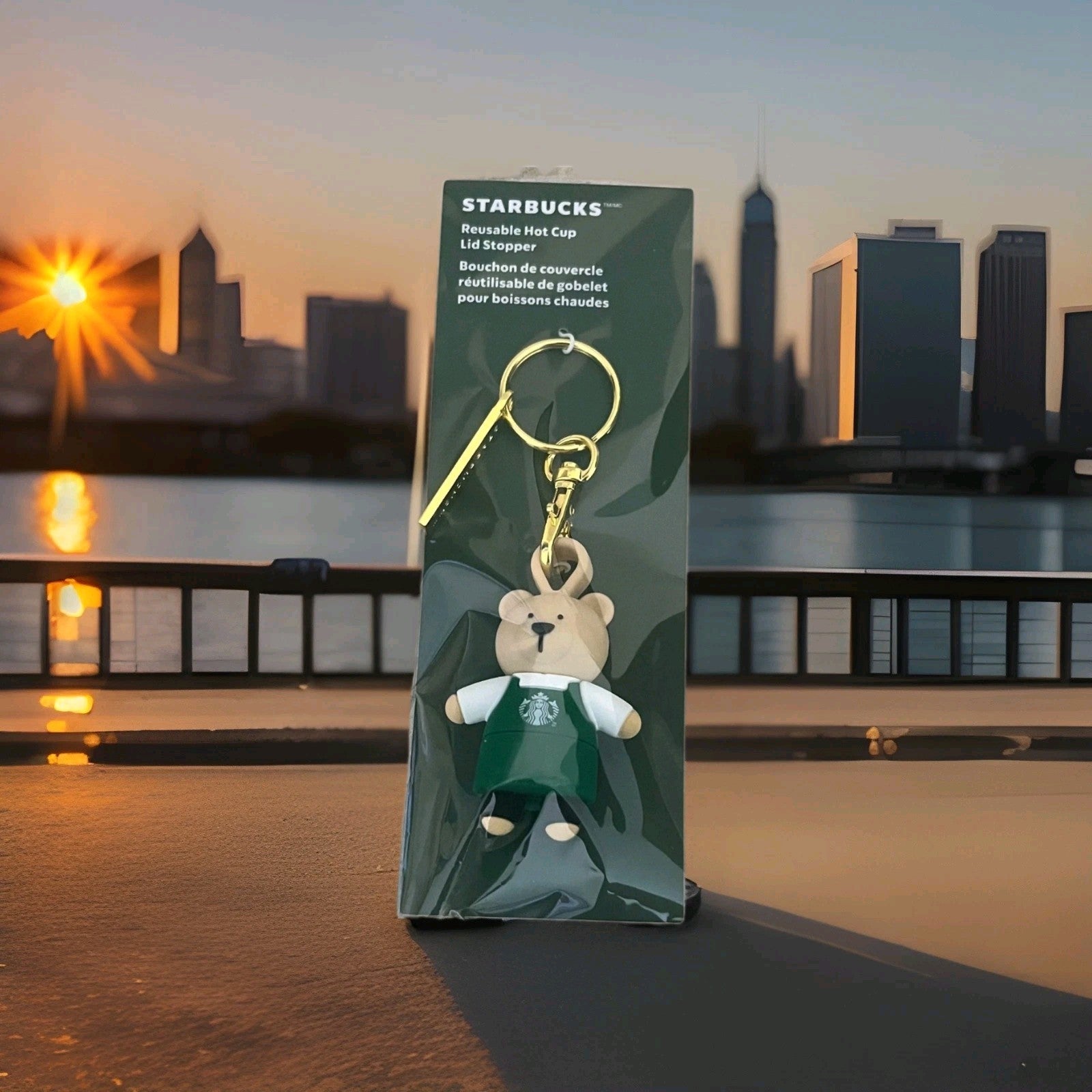 STARBUCKS Reusable Hot Cup Lid Stopper Green Christmas Bear 2025 Keychain0