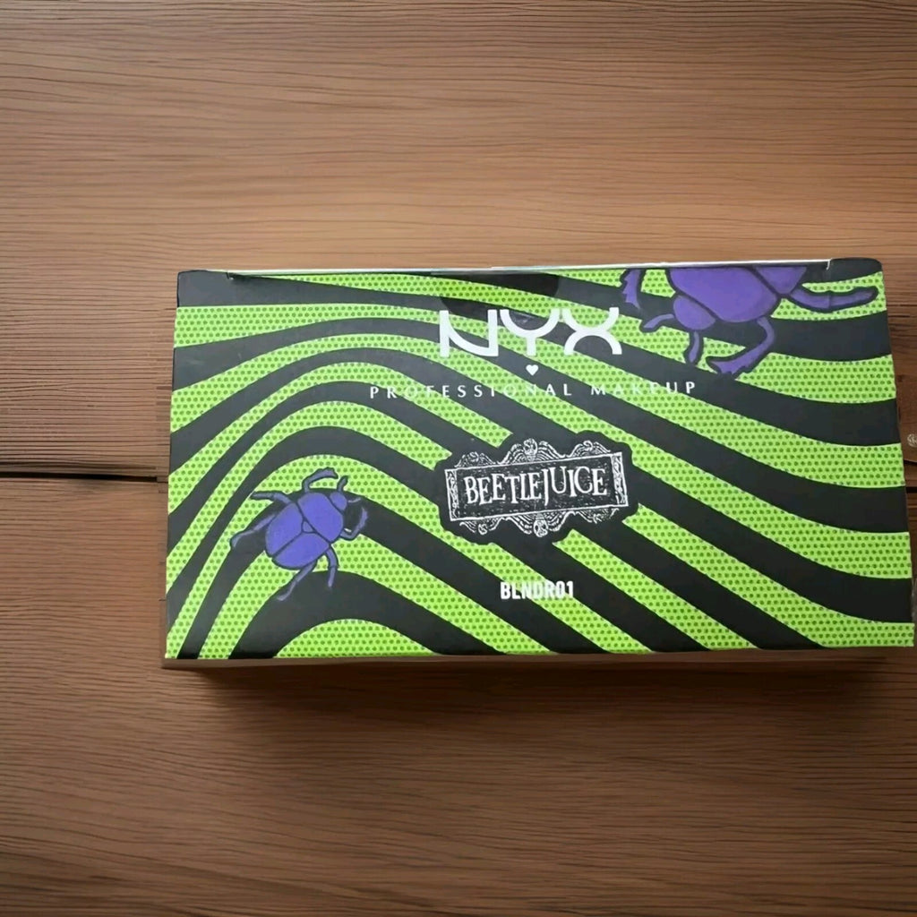 NYX BEETLEJUICE BEETLEJUICE SHRINKER MAKEUP SPONGE & TRAVEL CASE BOB1