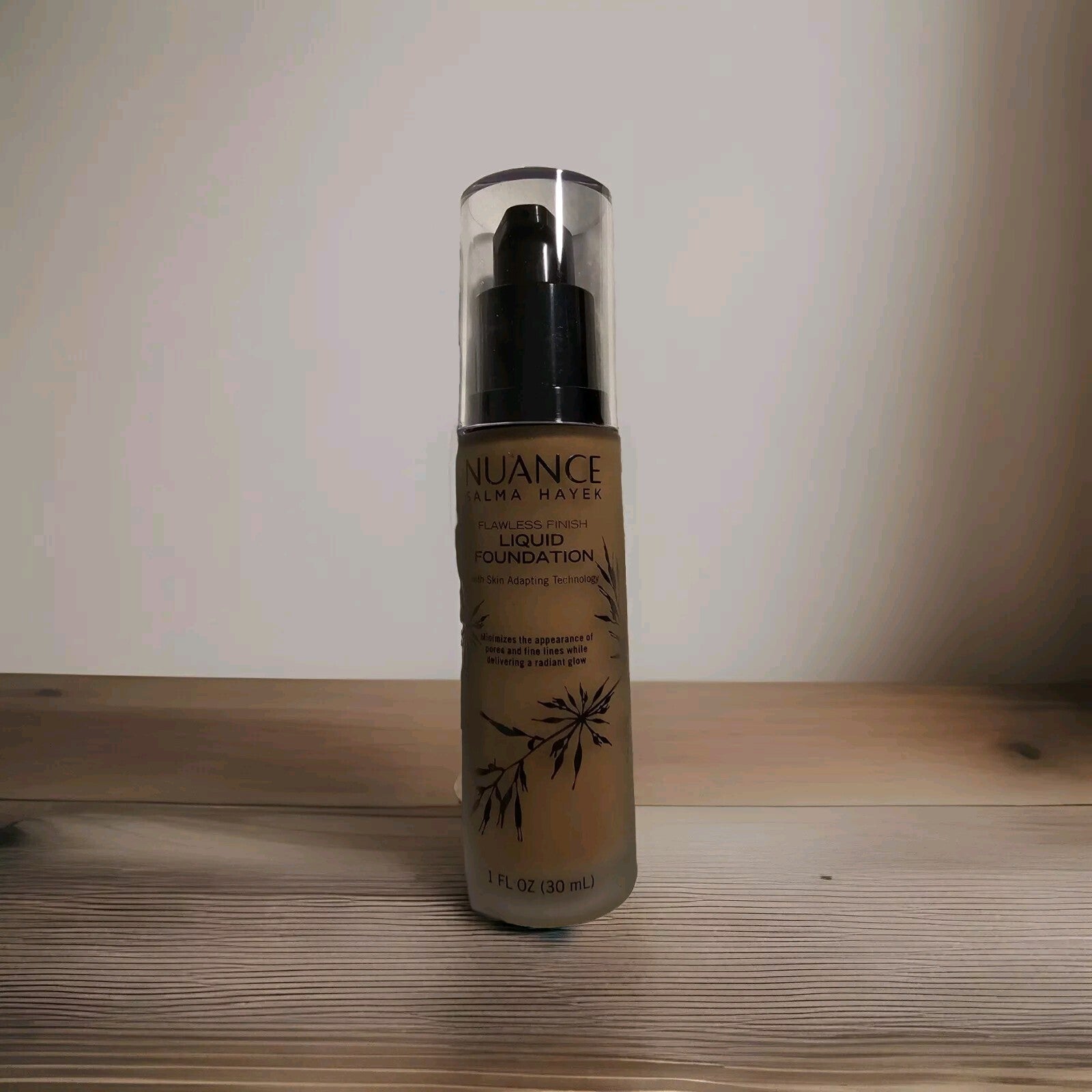 Nuance Salma Hayek Flawless Finish Liquid Foundation 290  Deep Warm0