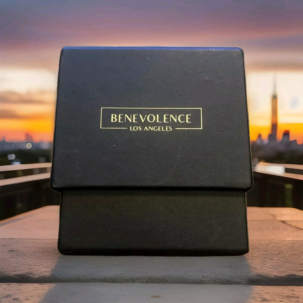 Benevolence LA Rose & Sandalwood Black Scented Candle1